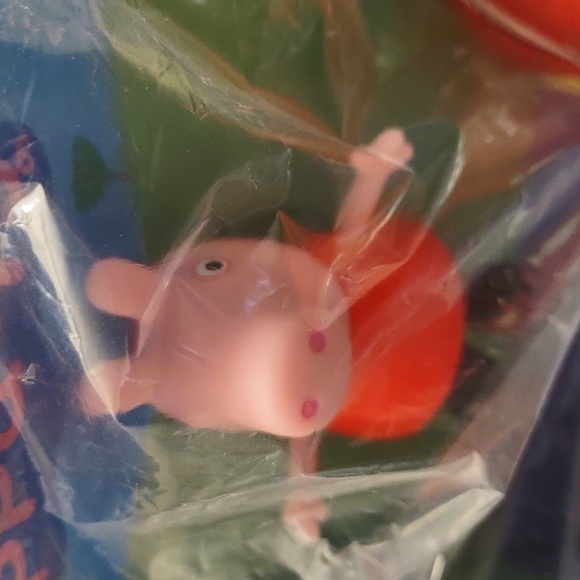 NWT Peppa pig Little Red car and Peppa family rainy day - Picture 2 of 9